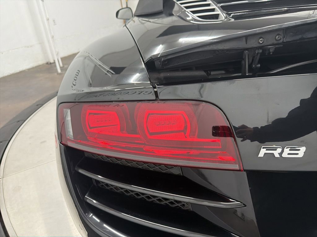 Used 2011 Audi R8 V10 image 13
