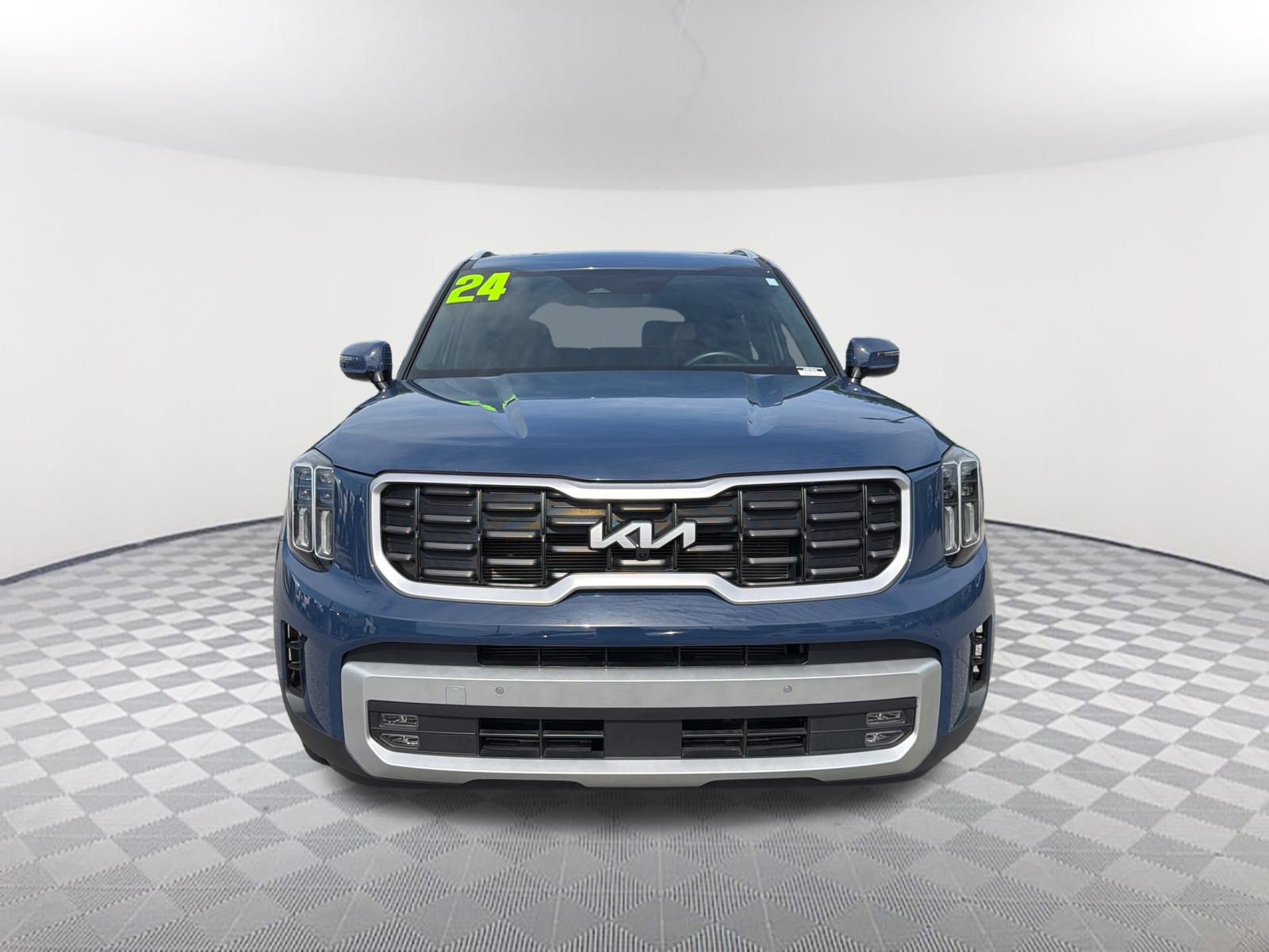 Used 2024 Kia Telluride SX w/ Towing Package FWD image 2
