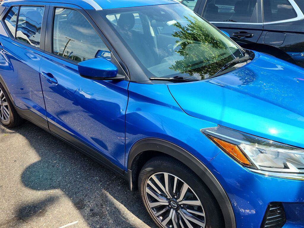 Used 2021 Nissan Kicks SV FWD image 2