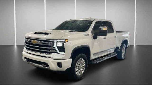 Used 2024 Chevrolet Silverado 2500 High Country w/ High Country Premium Package AWD/4WD image 3