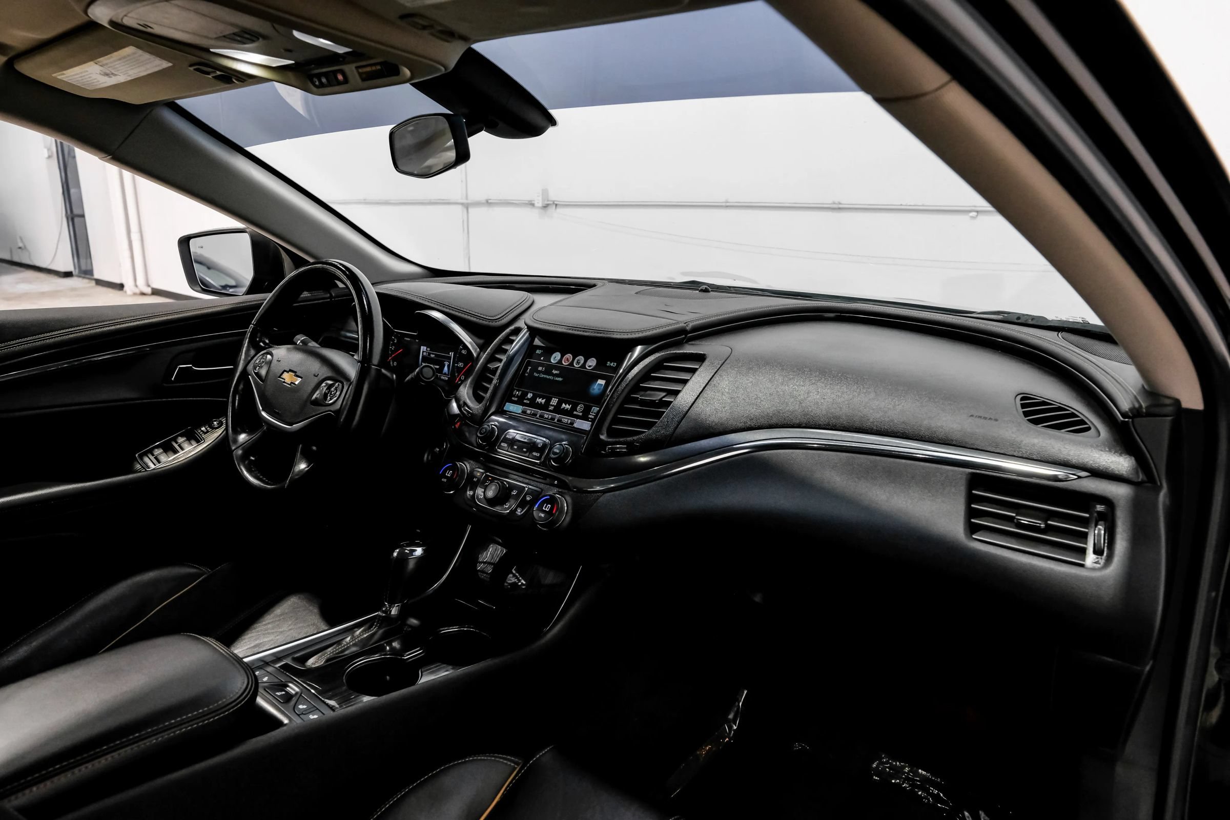 Used 2018 Chevrolet Impala Premier FWD image 17