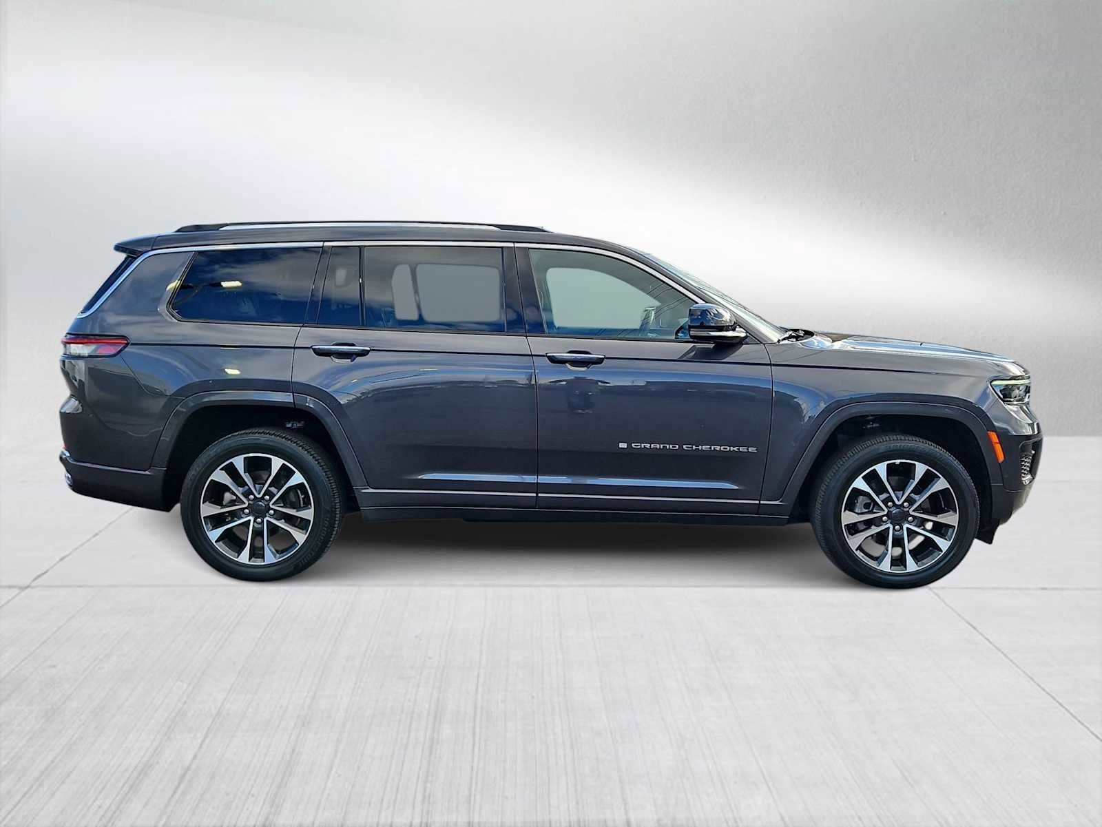 Used 2022 Jeep Grand Cherokee L Overland w/ Luxury Tech Group IV image 9