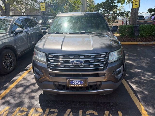 Used 2017 Ford Explorer XLT image 7