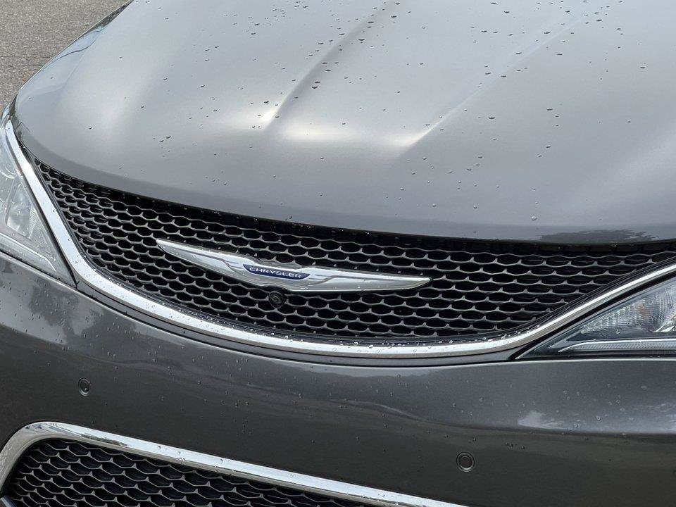 Used 2020 Chrysler Pacifica Touring-L Plus w/ Advanced Safetytec Group FWD image 34