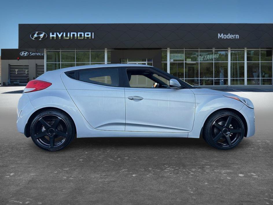 Used 2017 Hyundai Veloster Value Edition FWD image 4