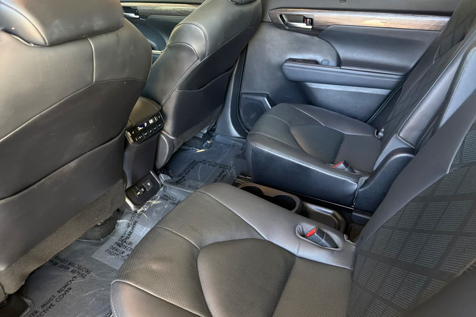 Used 2021 Toyota Highlander Platinum FWD image 4
