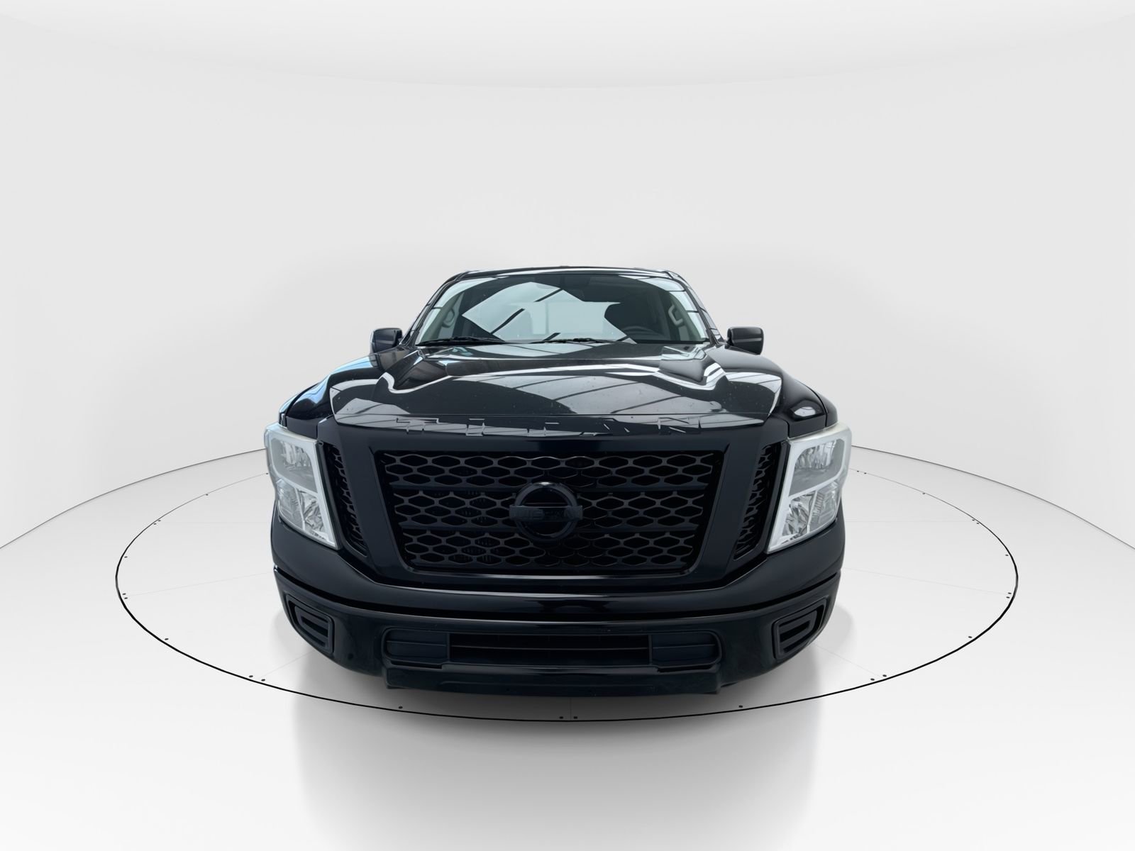 Used 2017 Nissan Titan S image 3