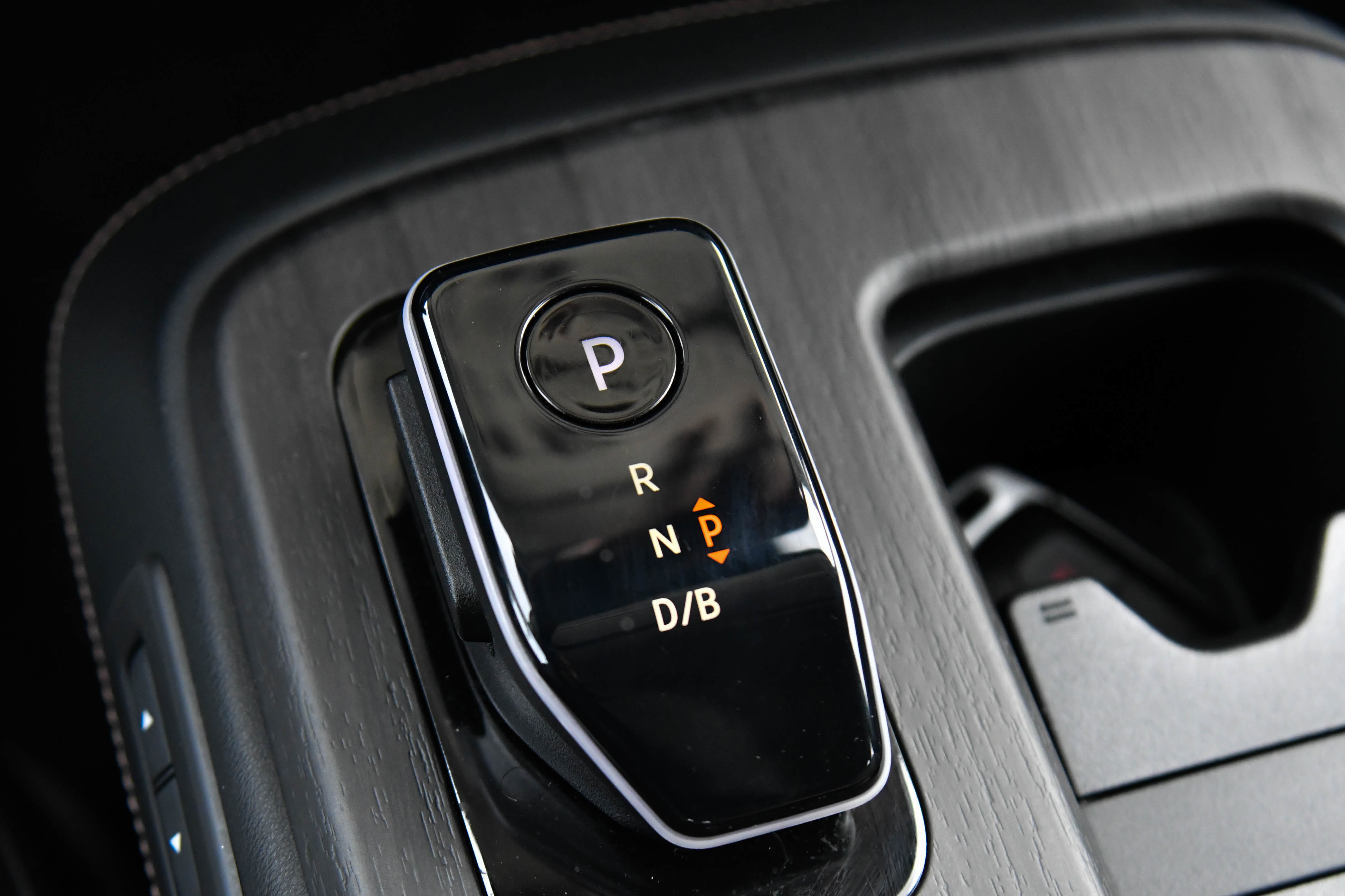 Used 2024 Nissan Ariya FWD image 32