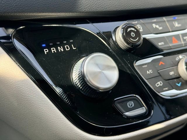 Used 2023 Chrysler Pacifica Touring-L image 14