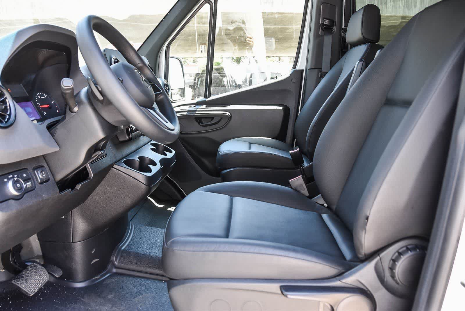 Used 2021 Mercedes-Benz Sprinter 2500 image 27