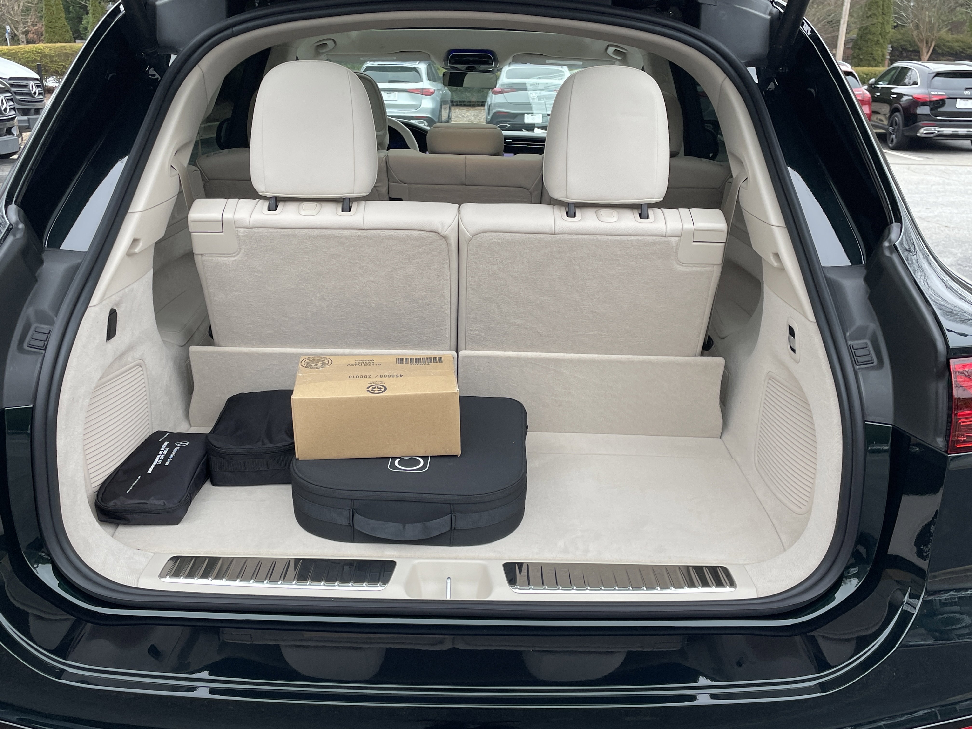 New 2026 Mercedes-Benz EQS 400 4MATIC SUV image 9