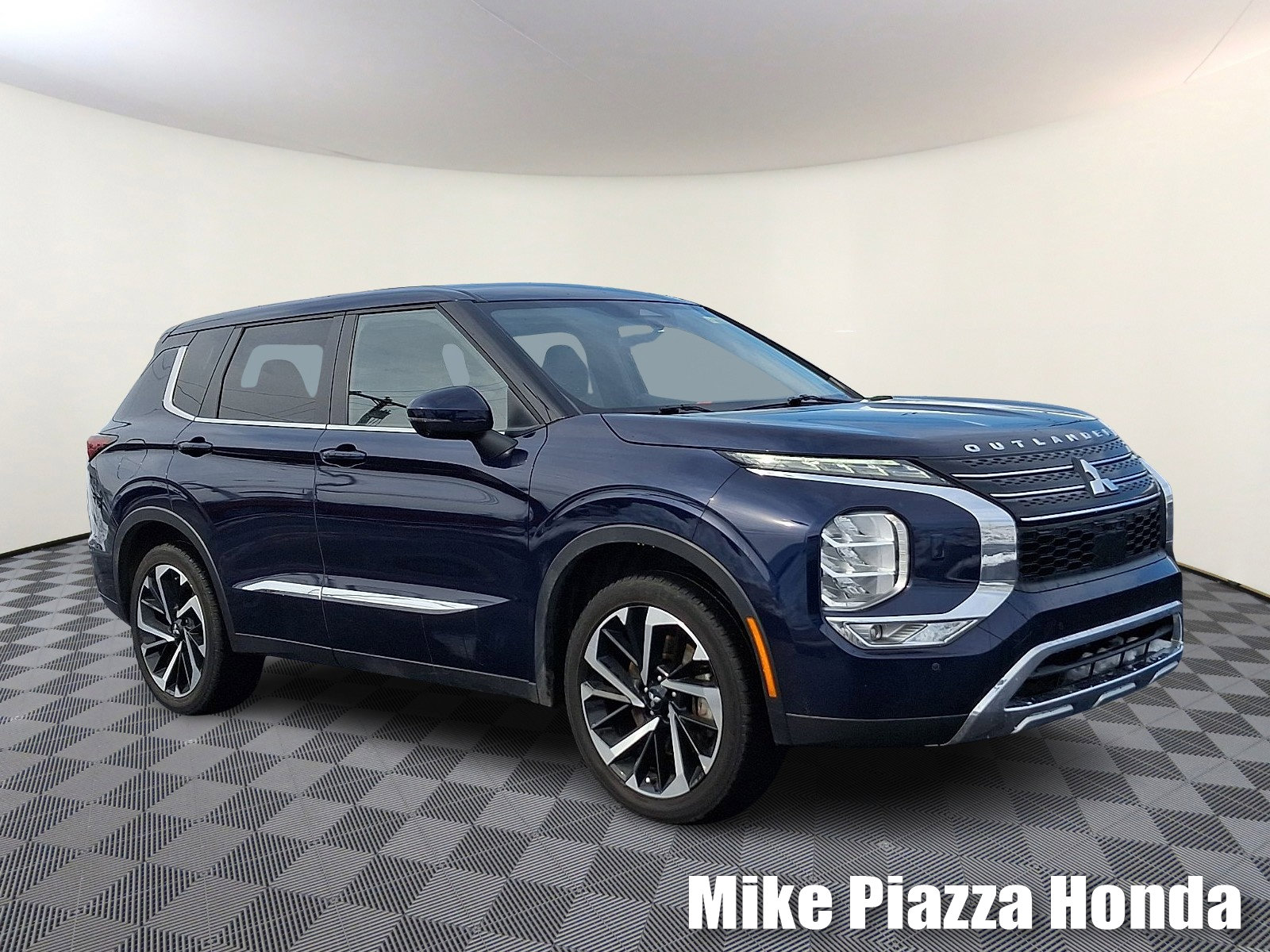 Used 2024 Mitsubishi Outlander SE