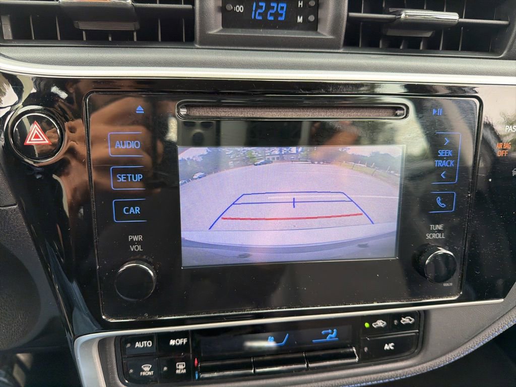 Used 2017 Toyota Corolla SE w/ Carpet Mat Package (TMS) FWD image 11
