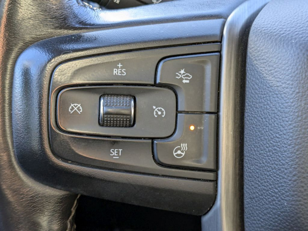 Certified 2022 GMC Sierra 3500 Denali w/ Denali Black Diamond Edition image 17