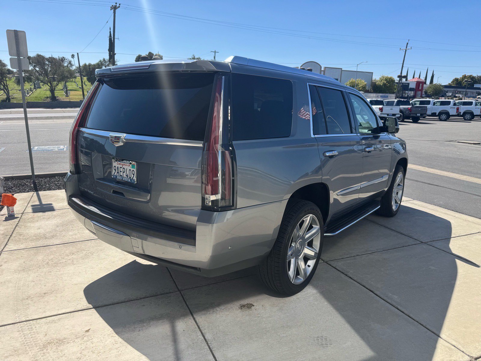 Used 2019 Cadillac Escalade Premium Luxury AWD/4WD image 5