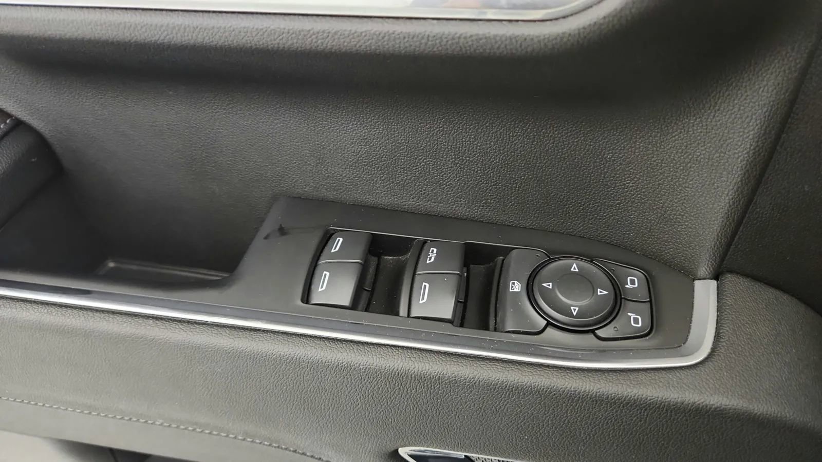 Used 2023 Chevrolet Silverado 1500 LT image 25