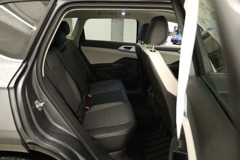 New 2026 Volkswagen Taos SE AWD/4WD image 34
