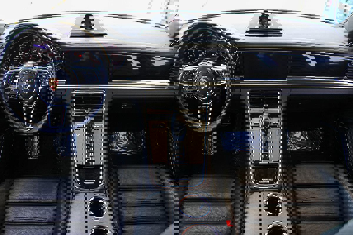 Used 2018 Porsche Panamera 4S image 13