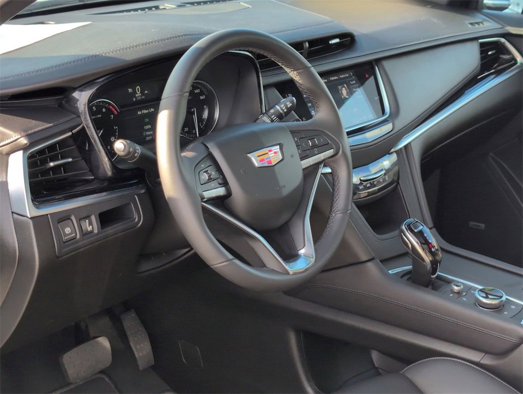 Used 2025 Cadillac XT6 Luxury image 8