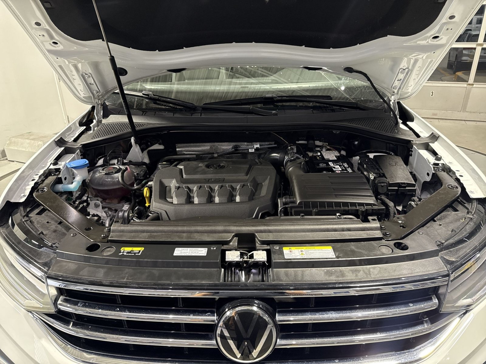 Used 2024 Volkswagen Tiguan SE w/ Panoramic Sunroof Package AWD/4WD image 30