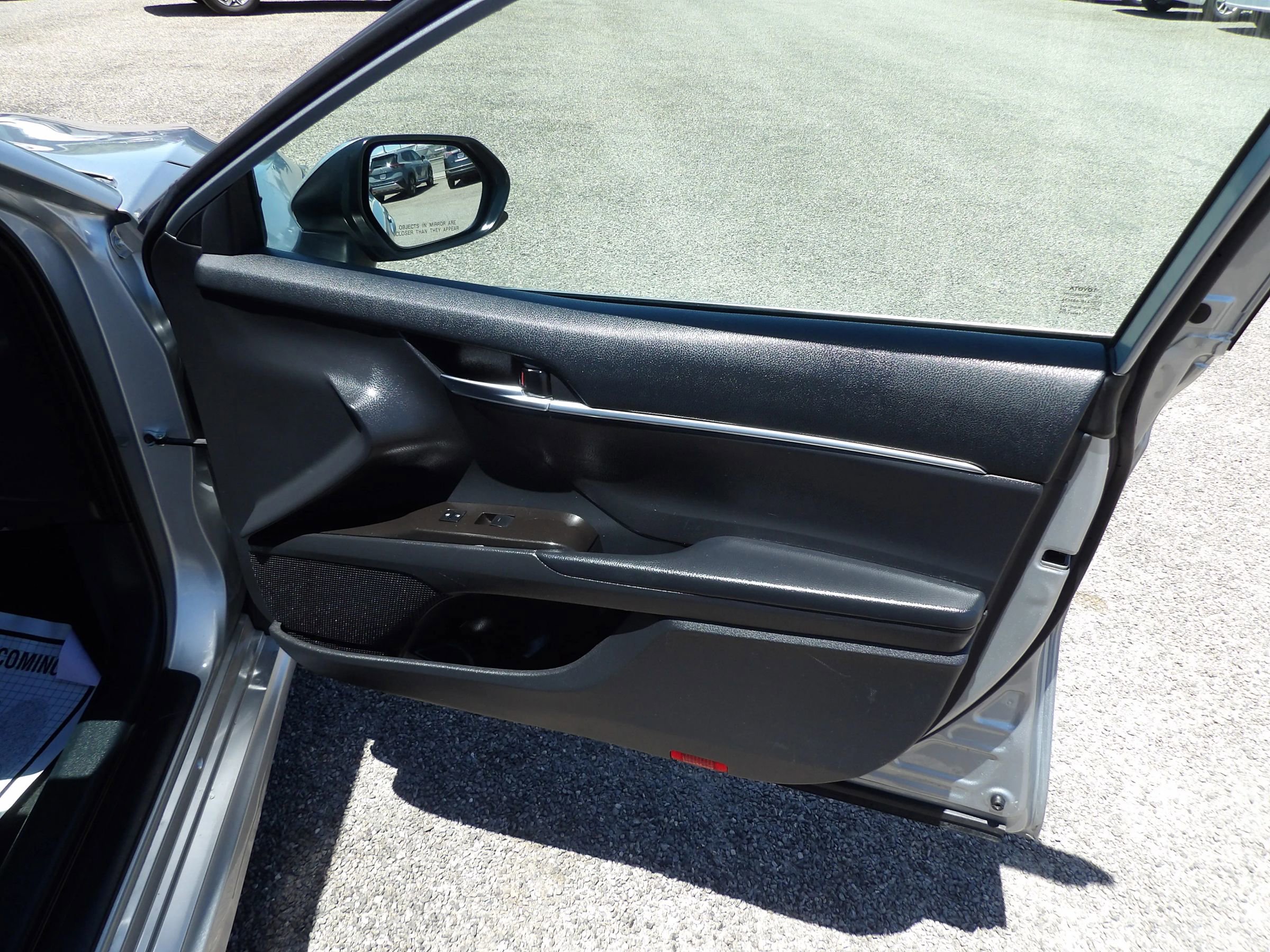 Used 2021 Toyota Camry SE FWD image 15