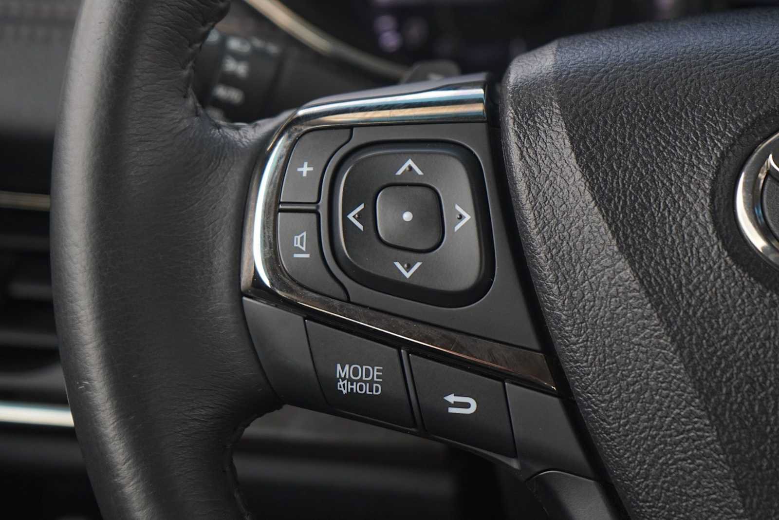 Used 2018 Toyota Avalon XLE FWD image 17