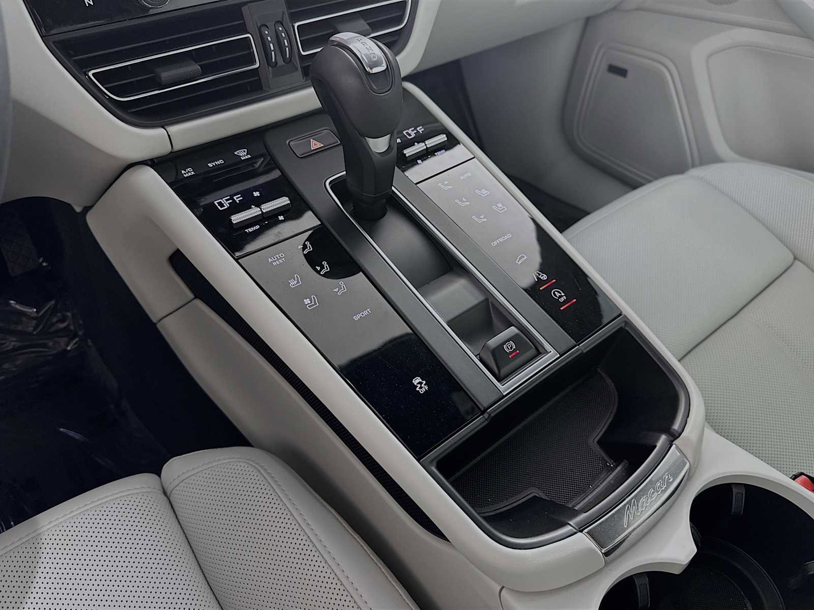 Certified 2025 Porsche Macan image 21