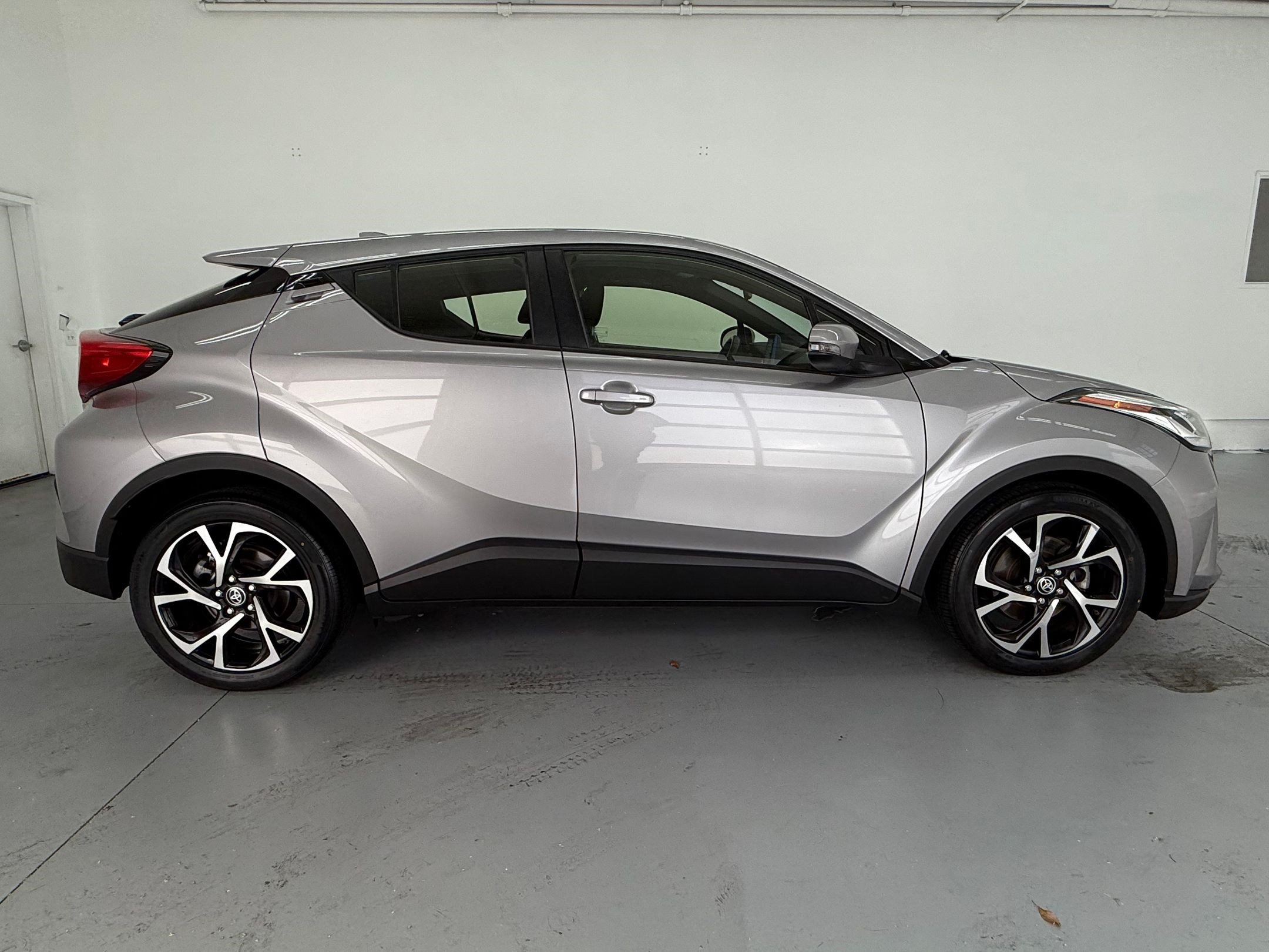 Used 2020 Toyota C-HR XLE FWD image 7