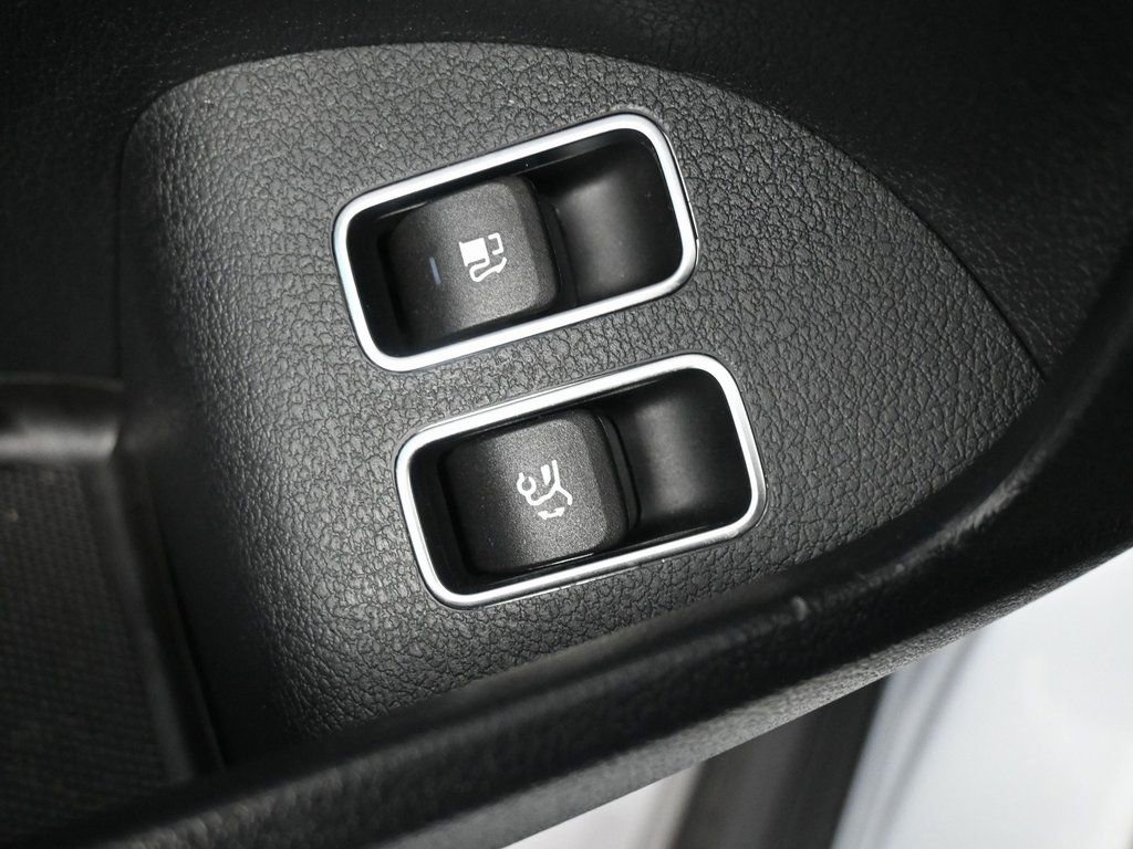 Used 2025 Mercedes-Benz GLE 450e GLE 450e w/ Winter Package image 26