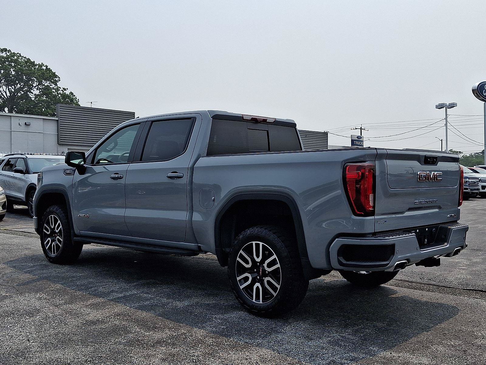 Used 2024 GMC Sierra 1500 AT4 w/ Technology Package AWD/4WD image 4