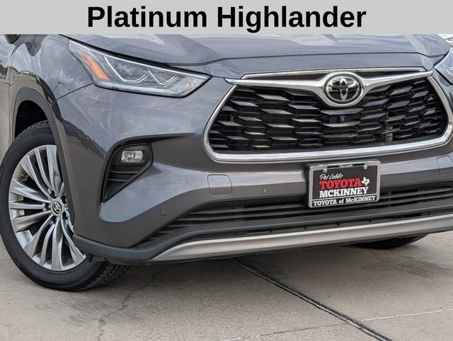 Used 2024 Toyota Highlander Platinum FWD image 3