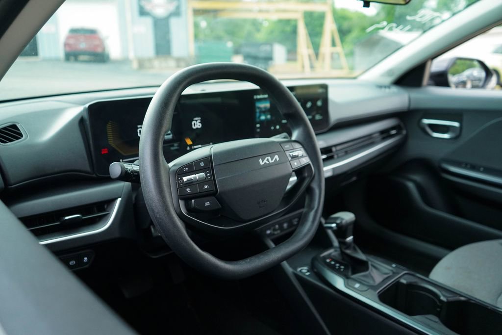 Used 2025 Kia K4 FWD image 6