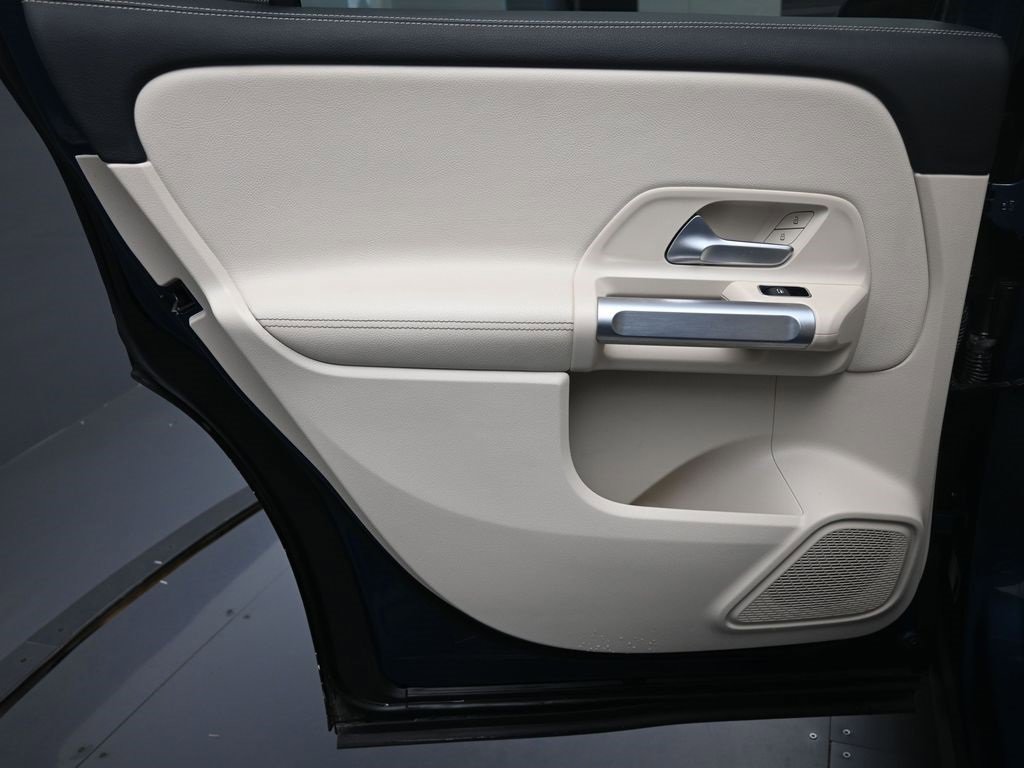 Used 2021 Mercedes-Benz GLB 250 w/ Premium Package image 22