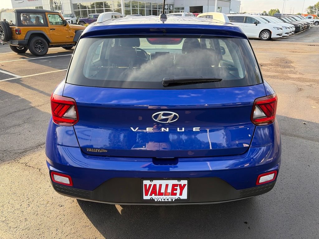 Used 2025 Hyundai Venue SEL FWD image 6