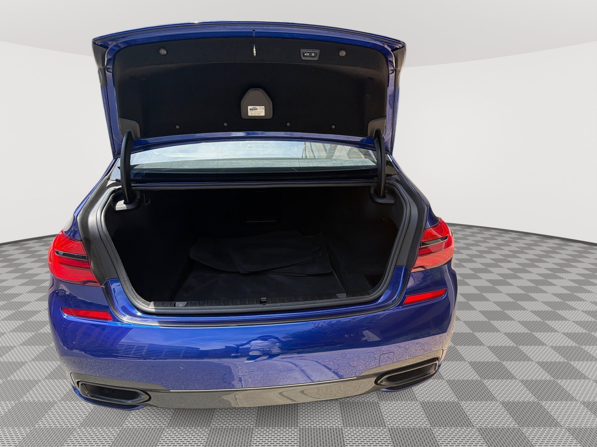 Used 2018 BMW 750i RWD image 21