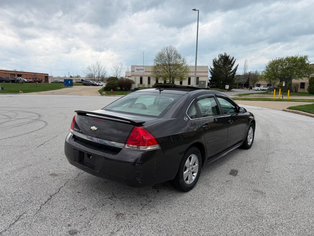 Used 2009 Chevrolet Impala LT w/ Luxury Edition Package FWD image 4
