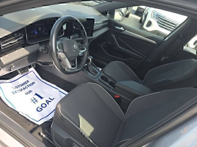 Used 2025 Volkswagen Jetta Sport FWD image 10