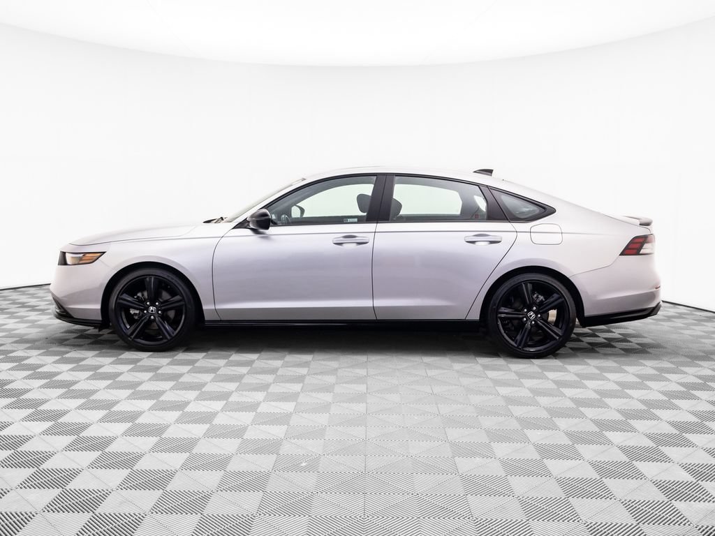 Used 2024 Honda Accord Sport image 2