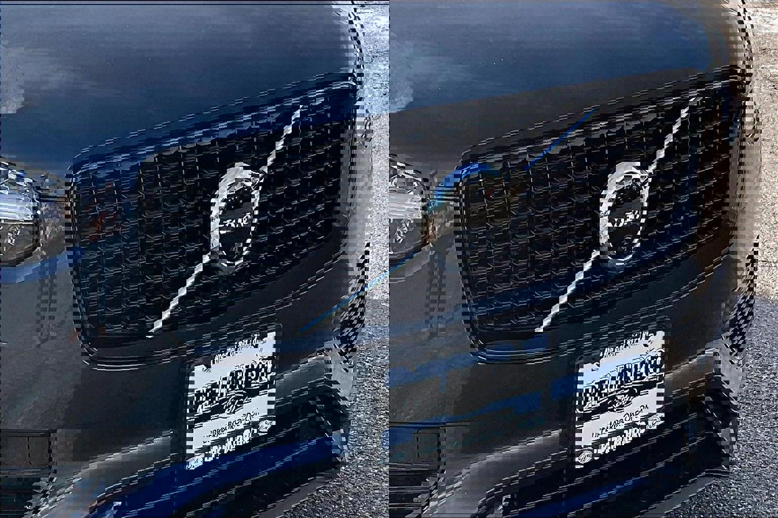 Used 2022 Volvo XC90 T8 R-Design w/ Advanced Package image 29