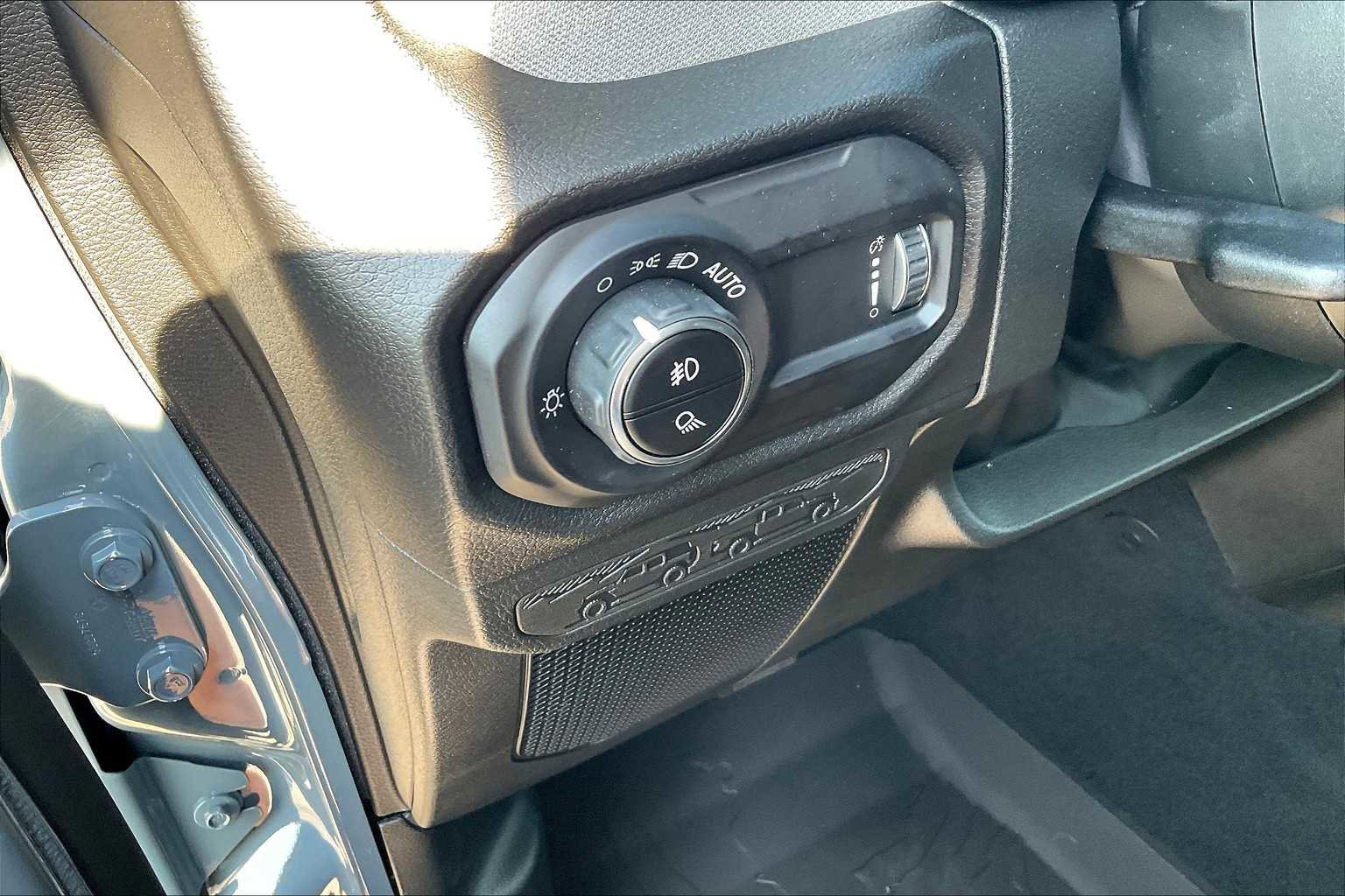 New 2025 Jeep Gladiator Sport image 18