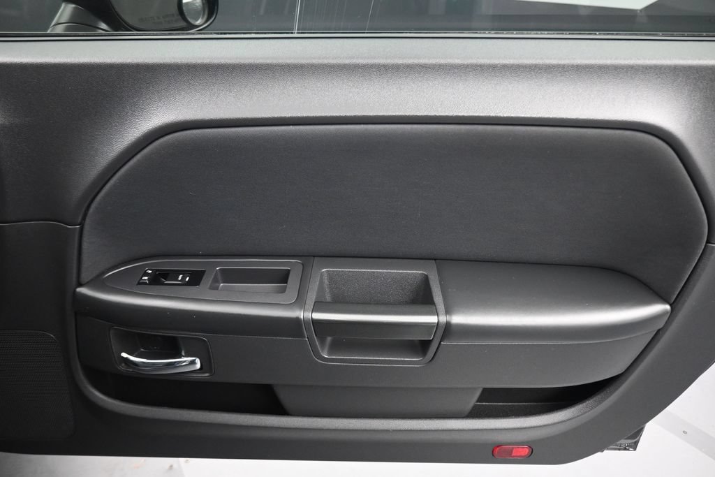 Used 2012 Dodge Challenger SXT RWD image 31