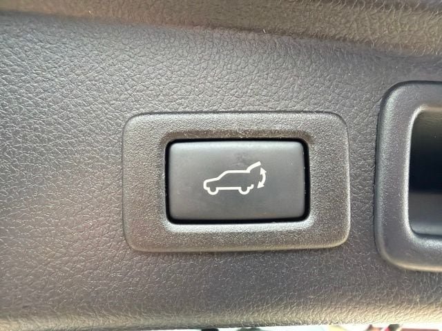 Used 2017 Subaru Forester 2.5i Limited AWD/4WD image 12