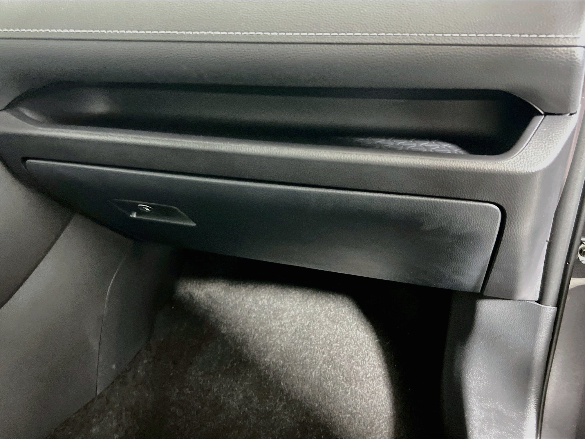 Used 2025 Toyota RAV4 XLE w/ Convenience Package FWD image 33
