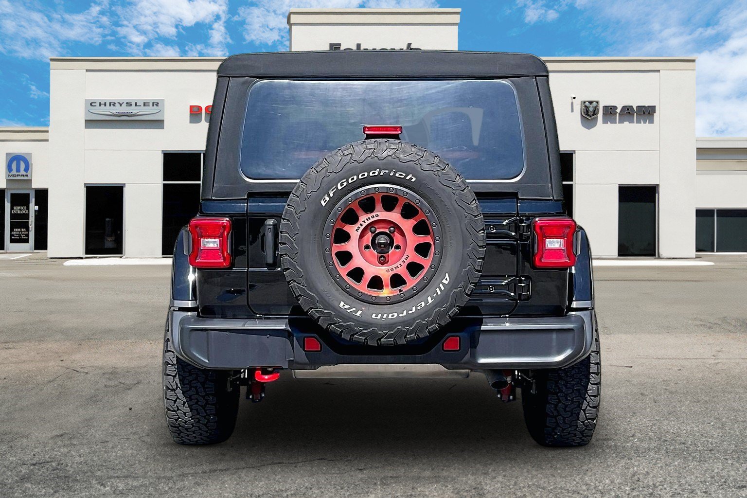 Used 2022 Jeep Wrangler Rubicon w/ LED Lighting Group AWD/4WD image 4