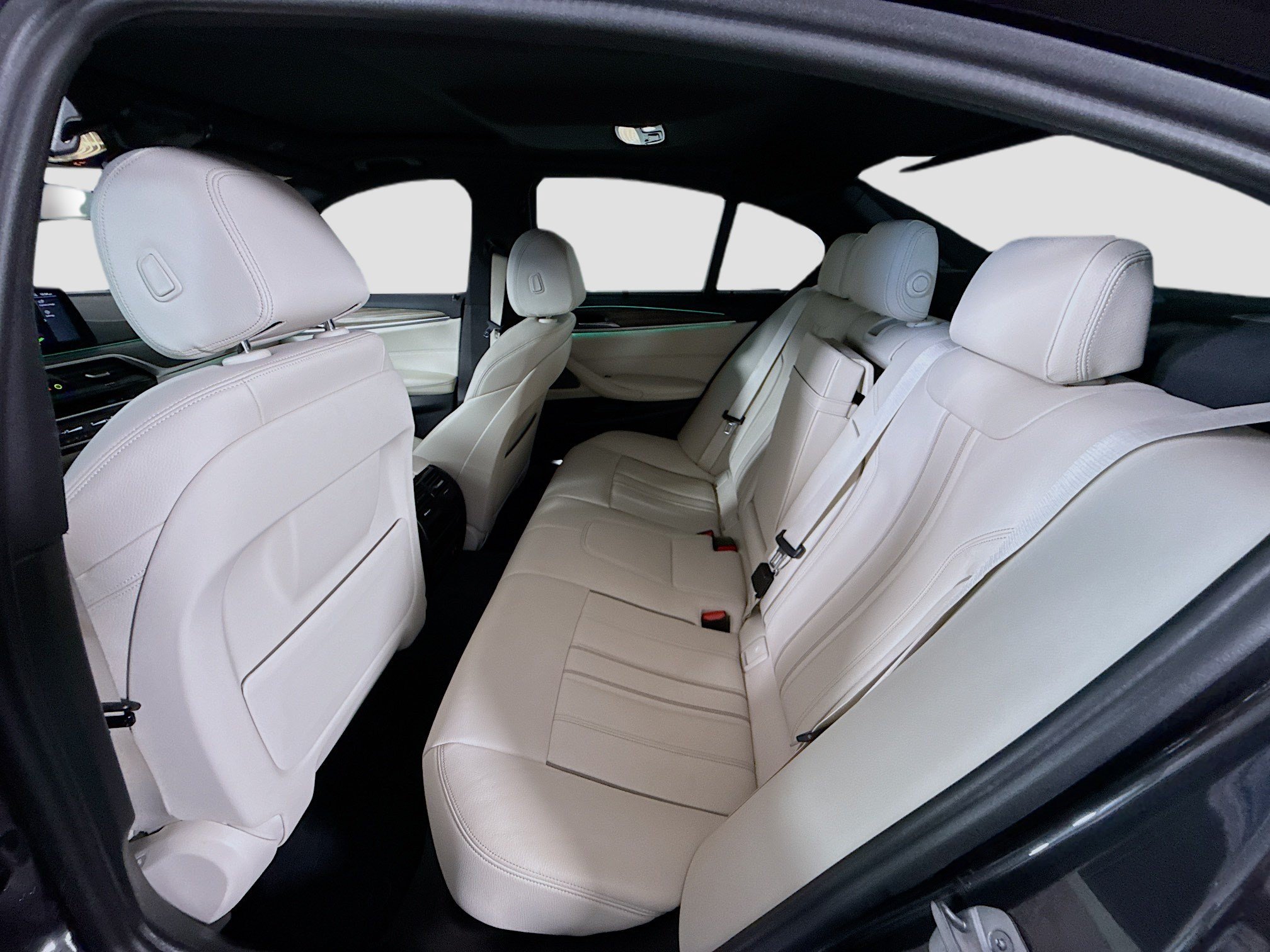 Used 2023 BMW 530e w/ Executive Package RWD image 25