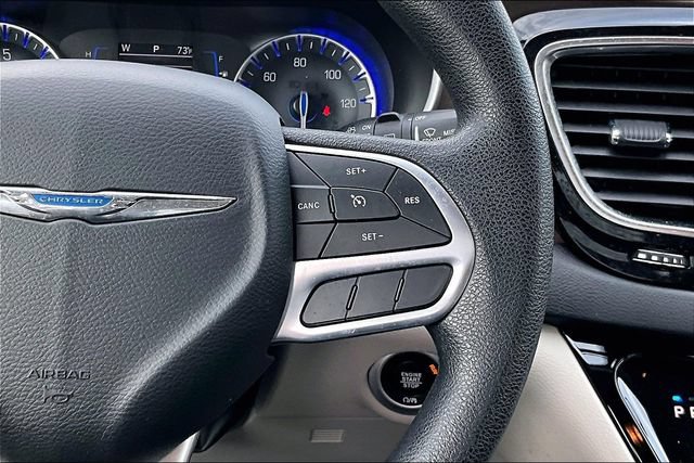 Used 2020 Chrysler Voyager L FWD image 10