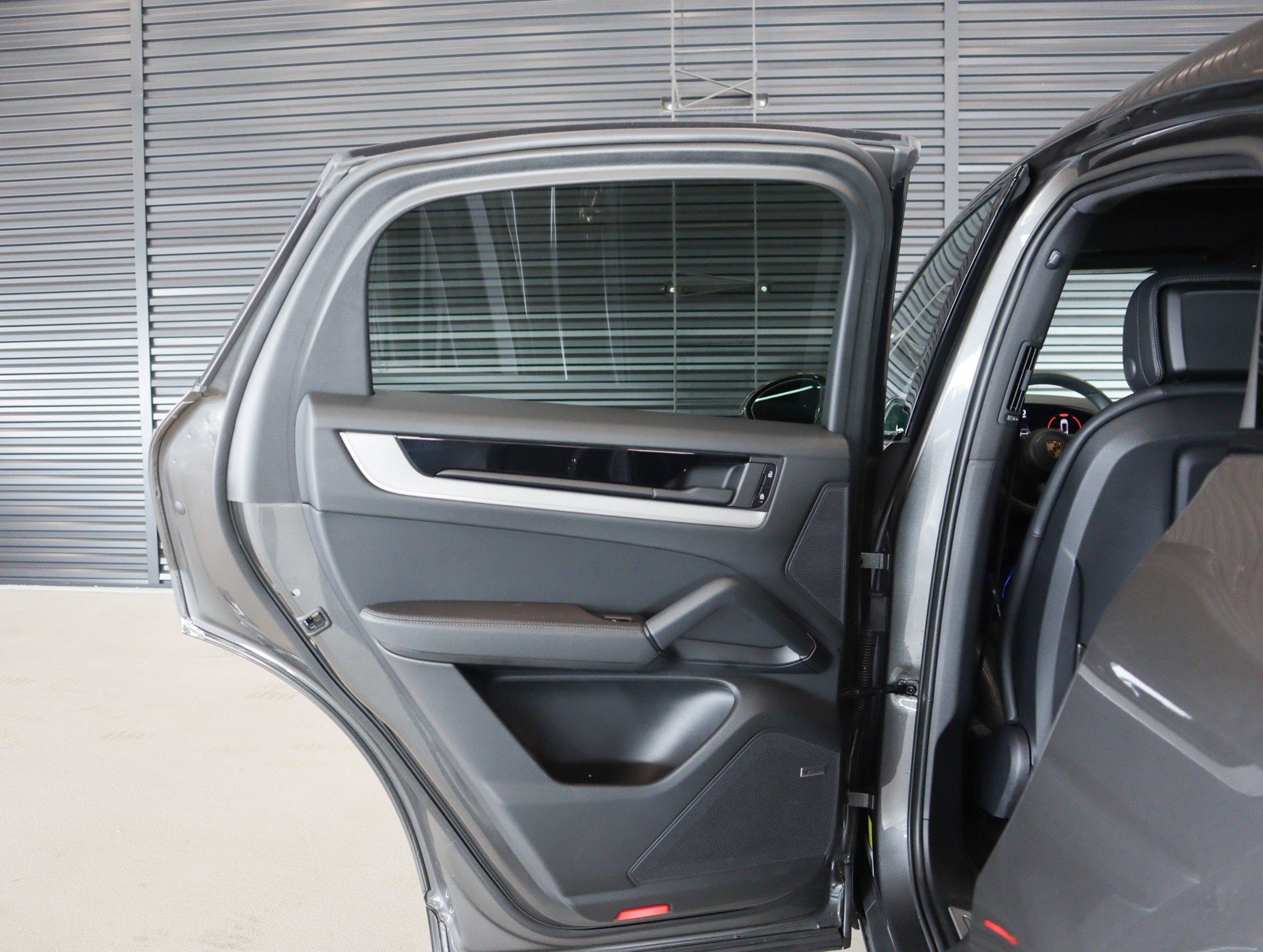 Certified 2025 Porsche Cayenne Coupe image 24