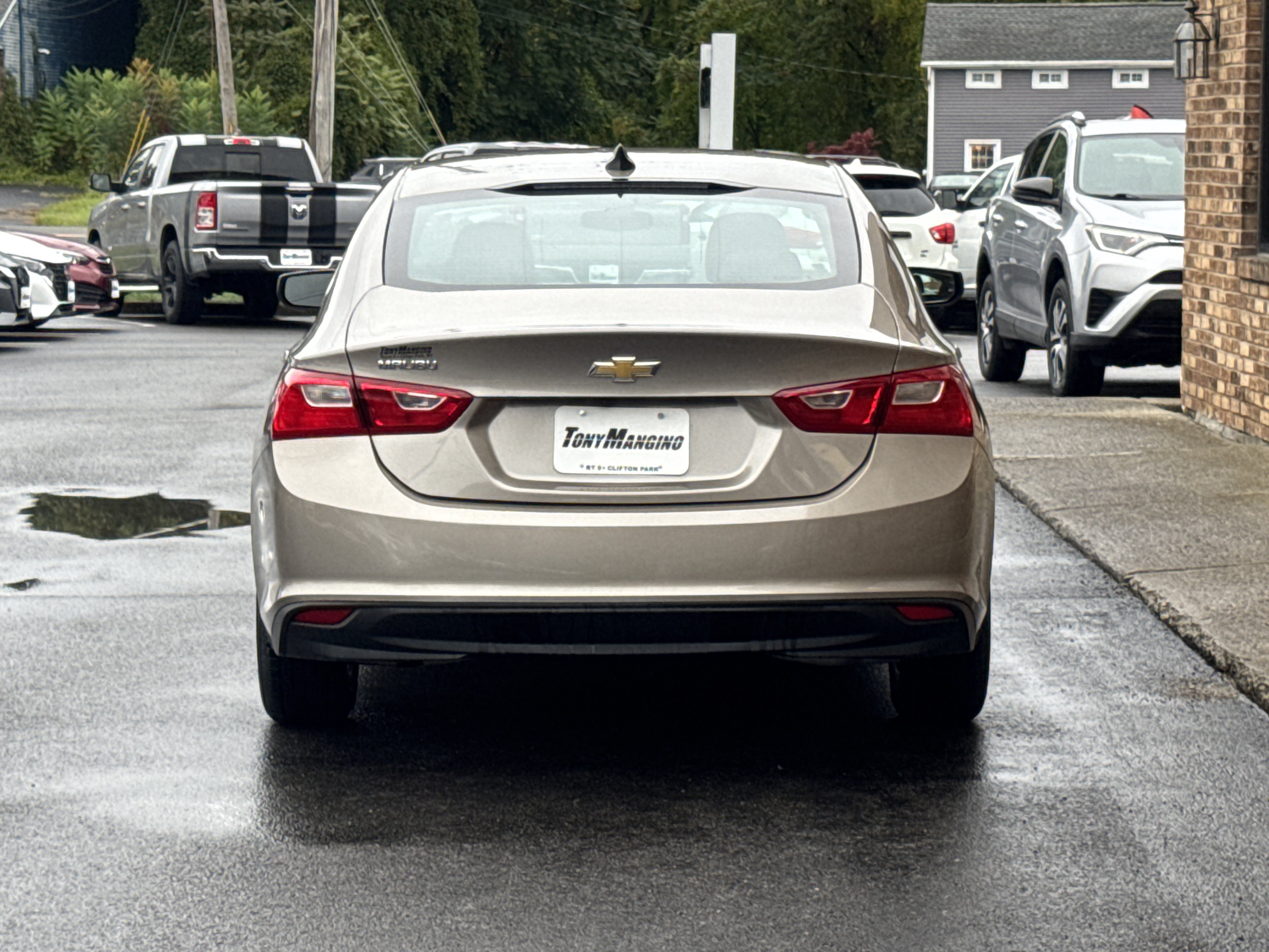 Used 2022 Chevrolet Malibu LS FWD image 4
