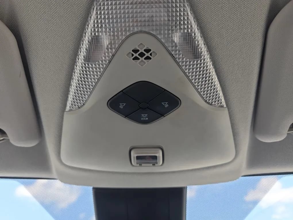 Used 2021 Toyota C-HR LE FWD image 32