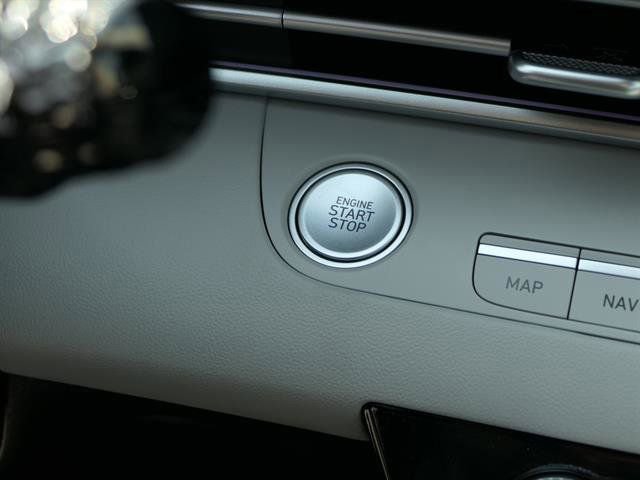 New 2025 Hyundai Elantra Limited image 16